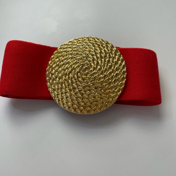 Vintage Pat Pend Red Stretch Waist Belt Featuring Large Round Gold Tone Buckle - Picture 5 of 7
